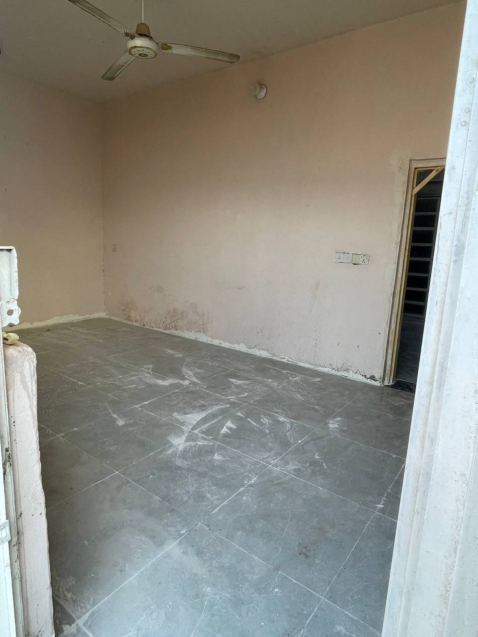 🏠✨ للإيجار – بيت  130م ✨🏠

📍 المواصفات:
🛋️ استقبال مرتب
🏢 صالة 
🛏️ غرفة نوم
🚿 مجموعة صحيات متكاملة
🍽️ مطبخ جاهز
🌤️ 
💼 

الموقع:  حي الحضارة

📞 للاستفسار: ***********
