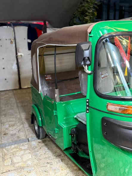 السلام عليكم 
للبيع 22 شهر11مضلع اخت زيرو رقم وسنويه تحويل ثاني يوم مباشر كفاله عامه مكينه وكشر بعدهي ع وضع لشركه كهربائيات شغاله تخم تاير جبلي اصلي دوشمه كوستر تراي زيرو العنوان الشماعيه الكفائات رقم 📱 ‏‪***********
