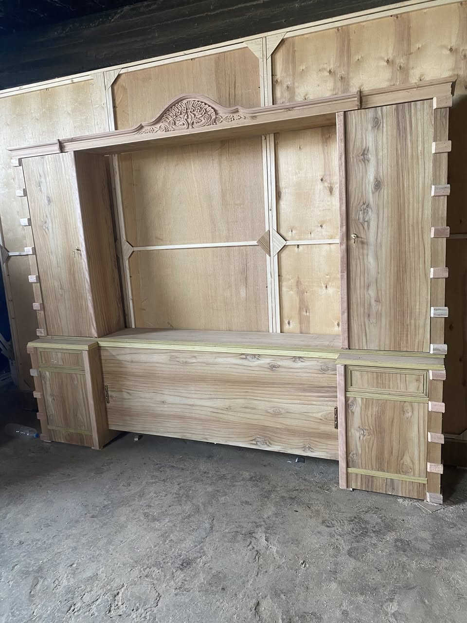 ‏سلام عليكم عندنا غرف مسرح للبيع داخل خارج صاج اللي يحب الاستفسار على هذا الرقم***********و***********
