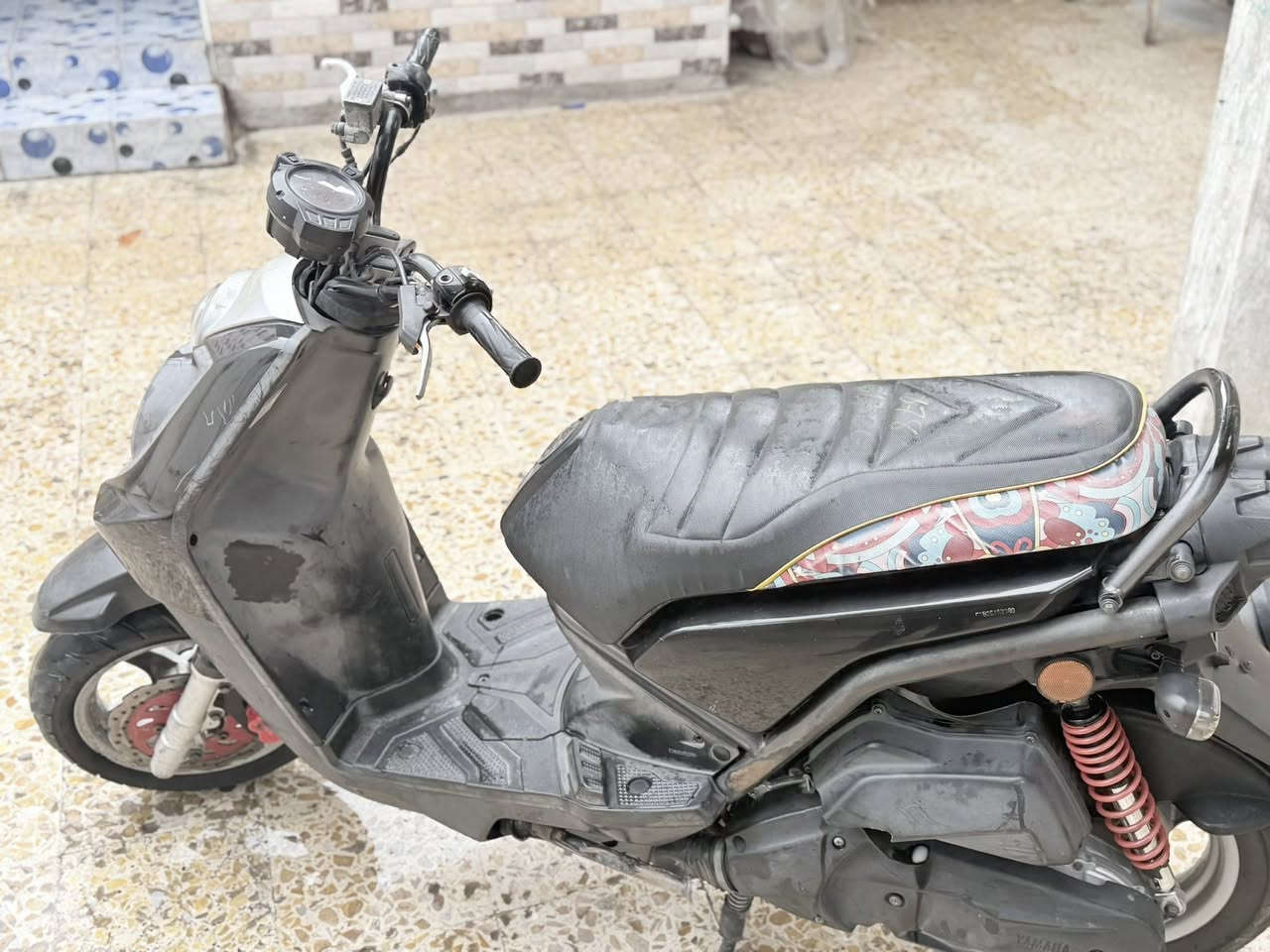 سلام عليكم سكني جبلي للبيع دراجه نضافه فول مكفوله من أي شي   مكان ميسان قلعت صالح
السعر مليون 300 

***********
