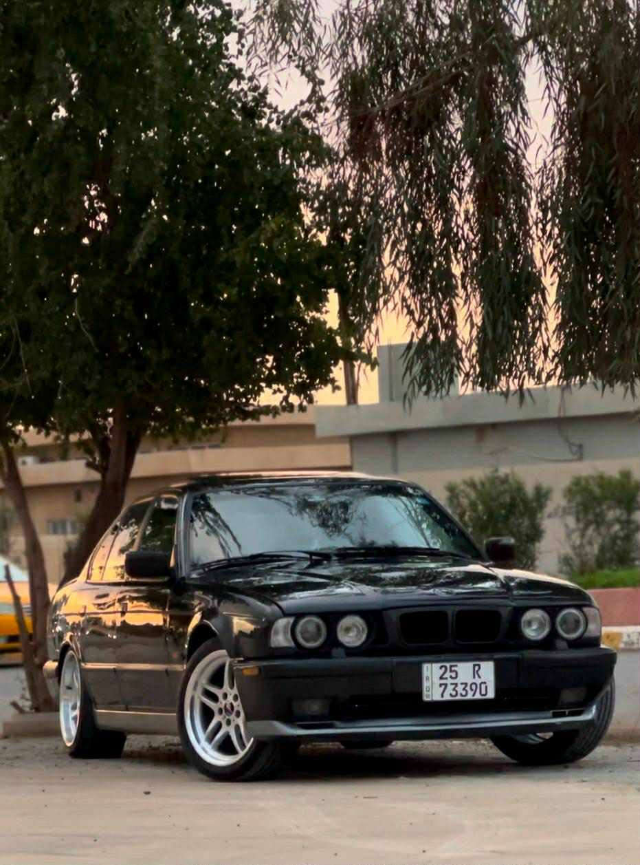 بي ام دبليو حجم 525 اصل موديل 90 محدثة 95 رقم وسنويه وهزة كله جديد سياره باسمي وبيها دفتر بانزين محرك كبس مسكر سيارة كير اتوماتيك سقف سلايت ويل M تو سايز وتخم تاير جديد سياره صبغ عام بدون اي حادث كير ومحرك شرط لاصرف ولا بخار سعر ٦٥ وبيها مجال بسيط للشراي رقم الهاتف *********** ( عنوان سياره الحويجة )
