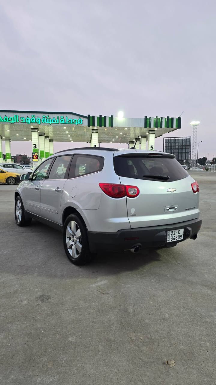 آلسلام عليكم شيفروليه ترافرس LTZ ملكي موديل 2012
لون سلفري صدفي 
وارد امريكي بيها 4 قطع بخ 🫟 كشن كهربائي 7 راكب ملكي تبريد ثلاث قطع خير من الله ثلج تدفئه شغاله محرك 6 سلندر 3.6 كامره خلفيه حساسات شاشه اصلي تشغيل عن بعد صندوق كهربائي
لايت اوتو جنجر 9 اقراص كشنات تدفئه هوك خلفي حساسات خلفي شاشه جبيره سماعه دمام 
 رقم جديد دولي تحويل وكاله حاضر هزه جديد سياره جديده بمعنه كلمه ماشيه 180 الف حقيقي مكينه وكير وحداديه كلهن بشرط كارتون مكان السياره البصره 
     السعر 98 وبيها مجال للطيبين
 ***********
