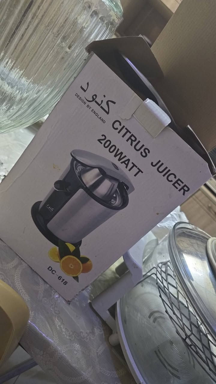 غراض للبيع 
طباخ ٧٥
ميز ٧٥
قلايه ٣٥
عصاره برتقال ٢٠
البردات عدد ٢ ب٣٠
ترمز كزاز ١٠
***********
