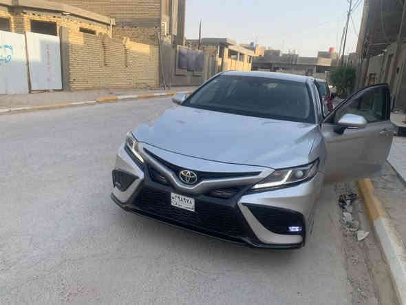 كامري موديل 2023 هايبرد خليجي 
بدون لوحات تكلفت اللوحات 300 الف تسجيل جميع المحافظات 
صبغ نصف البنيد فقط
ماشيه 35 الف حقيقي
كامره شاشه ويل كب كشنات جلد
كشافات
***********
