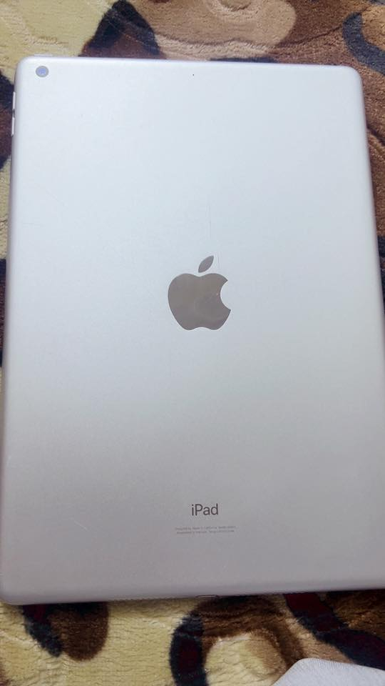 السلام عليكم
ايباد 9 ذاكره 64
نضيف اخو جديد 
مصار شهر من أخذته 
مال دراسه 
شاحنه والكارتونه موجوه
250 
الرقم بي واتساب 

0773 401 2778
