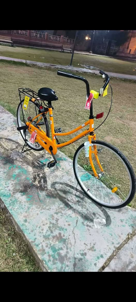 السلام عليكم 
بيسكلات للبيع كله جديد وكفاله بيسكلات 
واحد ككوي مديل ٢٢ جديد بيسكل مابي اي شي وغراضه كامله كله وسعره ب١٢٥ وبي مجالل🤎🤎
ثاني لون سمنتي فاتح بيسكل مديل ٢٢ وجديد بيسكل وغراضه كامله ومانقصه شي وسعره ب١٣٥ وبي مجال🩵🩵 
وبرتقالي بيسكل جديد وكفاله وغراضه كله كامله ومديل ٢٢ وسعره ب١٣٥ قفلل 🧡🧡
مكاني نجف كوفه يم مسجد السهله 
هذه رقمي ***********
