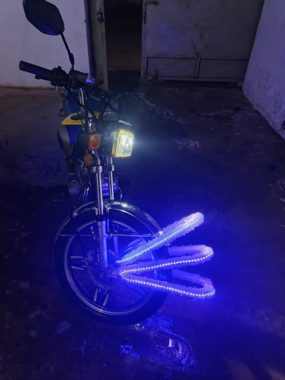 يالله دراجه مسجل موديل 21 محدث 23 لوحات2 انكليزي سعره مليون و300 وبيه مجال الاستفسار ***********
