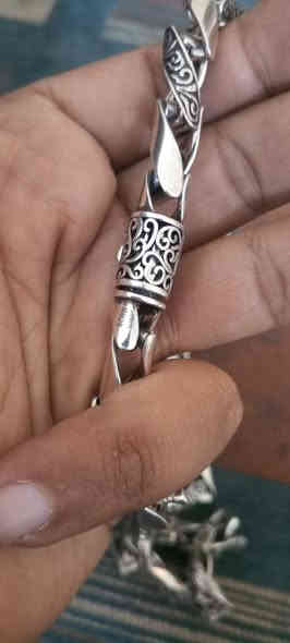 زنجيل فضه ايطالي وزنه 144 غرام مختوم ب250 الف 
بغداد الدورة ***********
