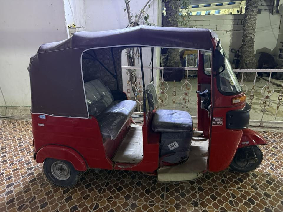 تكتك  بجاج 2017 للبيع السعر 3مليون وبيها مجال بسيط
للتواصل ‭0786 451 2451‬
