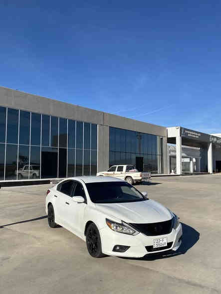 سلام عليكم للبيع نيسان التيما. موديل 2018 سياره بيها 5 قطع صبغ ثلاث امريكي اثنين خليجي سياره بدون ايرباك ولا واحد مو طاك كله بشرط كير مكينه بشرط رقم سنويه جديد سياره جاهزا بدون مصرف مواصفات SV تشغيل عن بعد بصمه ابواب شاشه رادار سياره نضيفه جاهزا بدون دواخل. حجر كزوز بشرط. سعر سياره 125 مجال بيها رقم تلفون ***********
