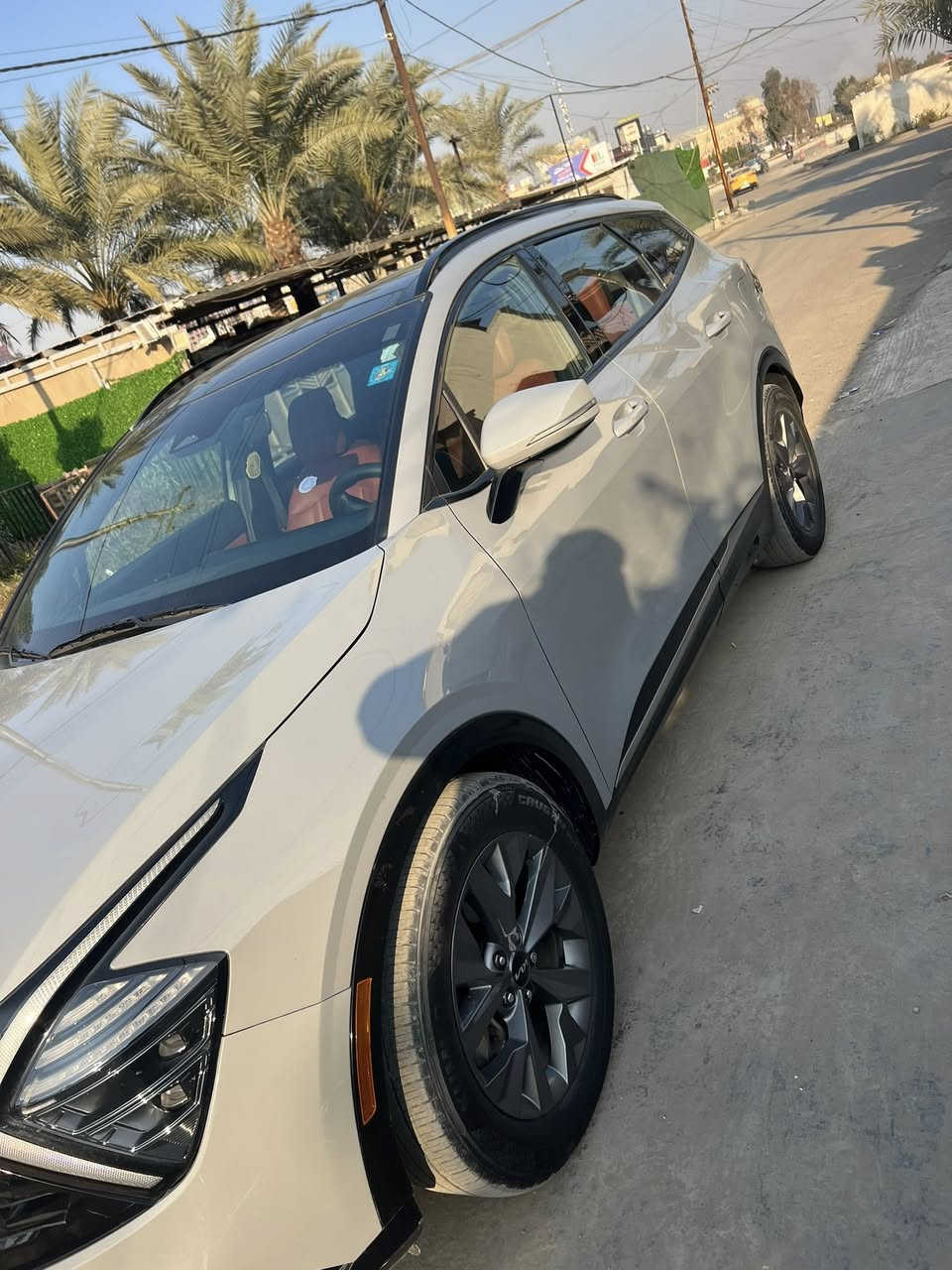 للبيع كيا سبورتج  SX برستيج فووول فول مواصفات 2024 وارد أمريكا

ماشية 32000mile

حادث بسيط جاملغ وبنيد بدون ايرباك 
رقم بغداد مرتب

- محرك 2500 بنزين 4 سلندر / گير أوتوماتيك 8 سرعات
- فتحة سقف بانوراما + باب صندوق خلفي كهربائي
- شاشتين كبار رقمية + نظام صوت هارمان كاردون 
- تبريد وتسخين للمقاعد الأمامية ، مقاعد جلد، كرسي كهرباء مع تخزين
- تسخين مقود + تكييف أوتوماتيك ثنائي المنطقة مع فتحات خلف
- حساسات أمامية وخلفية + كاميرات محيطية ٣٦٠ درجة
- رادار ومثبت سرعة ذكي + تحذير مسار + تحذير نقطة عمياء + تحذير حركة خلفية

- السعر 230

مكان السيارة : بغداد 
رقم الهاتف 
***********
***********
