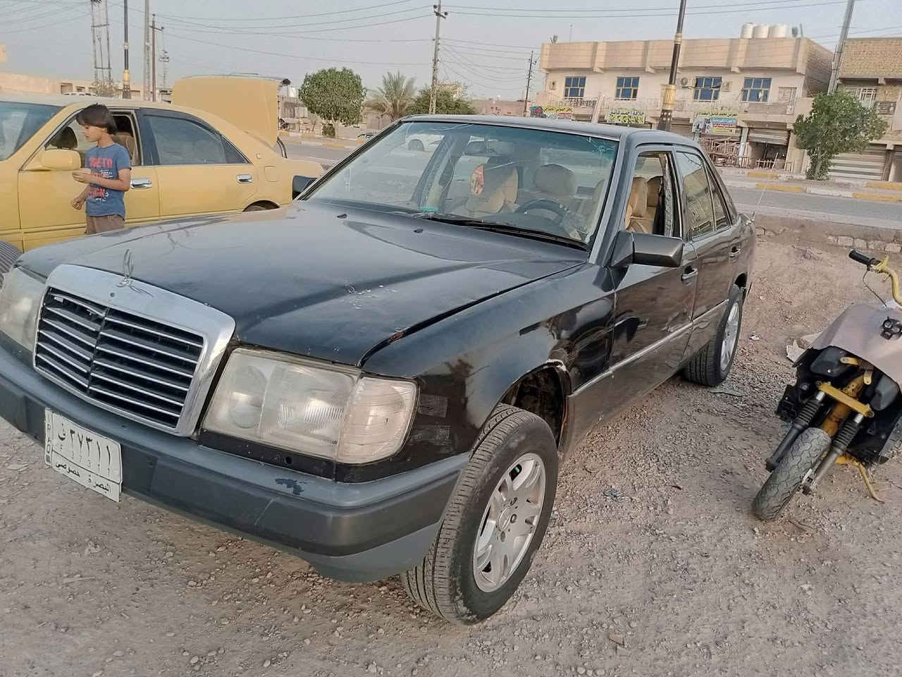 سلام عليكم
مارسدس دب قواعد مكفولات 
مكينه وكير 2500 بطه مكغولات 
حداديه تخم تاير جاهزه السياره مابيها نقص 
السعر 40وبيها مجال  *********** مكانها ناصريه غراف
