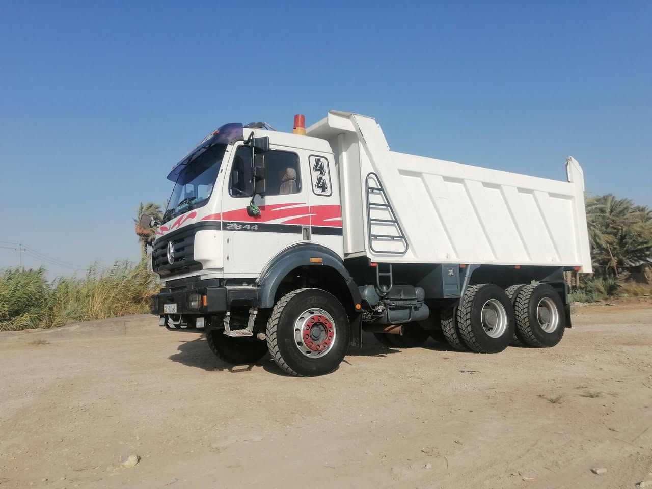 كرواتي للبيع 
موديل 91 لوحات وسنويه انكليزي بأسمي مجموعه جي أف محرك 130محسن
***********
***********
