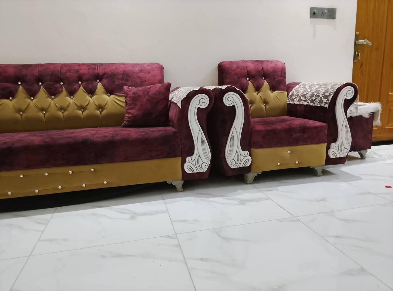 تخم جديد للبيع
2 كبار 3 وسط 2 كراسي السعر 350 الف 
الديوانية الجمهوري 
***********

