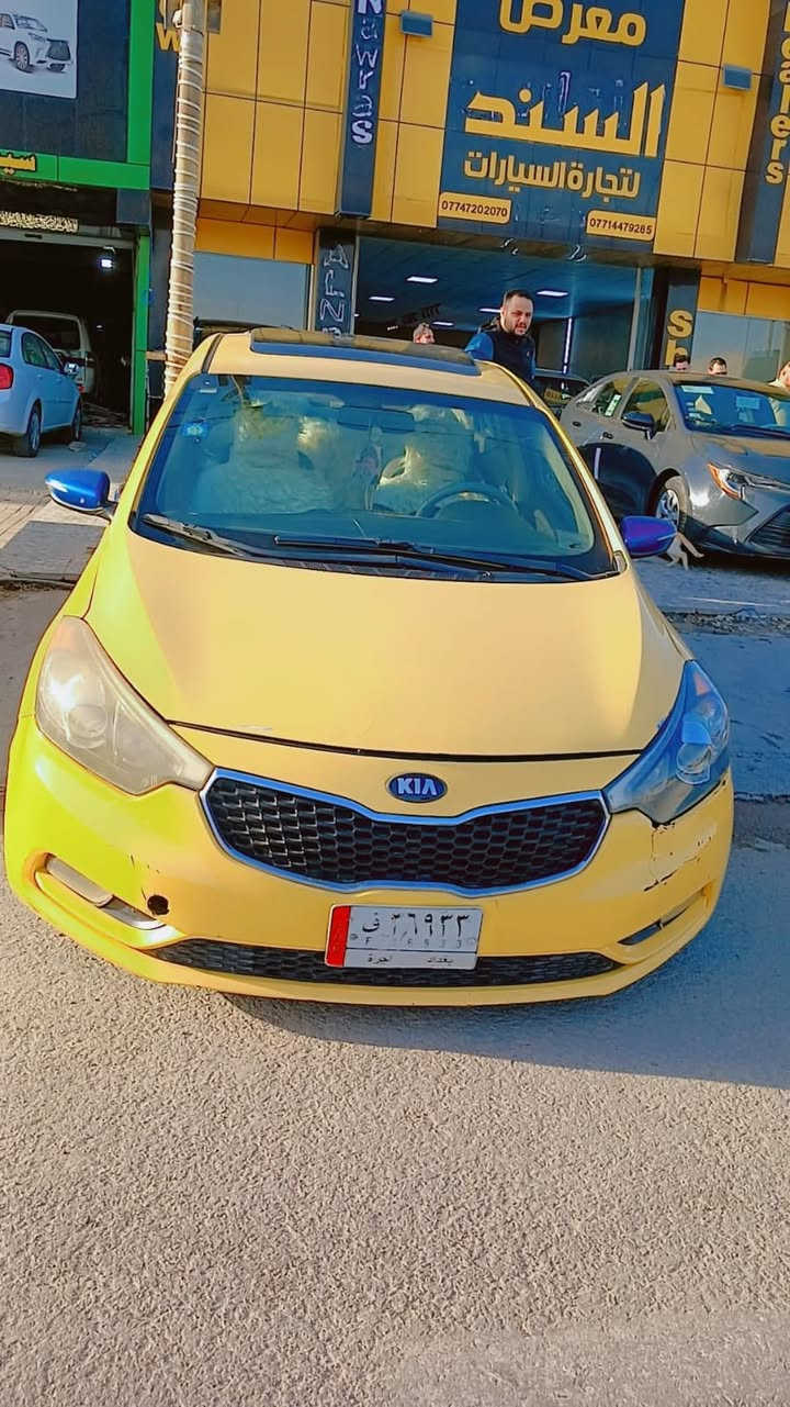 السلام عليكم فورتي  موديل 14 مكينة 2000 وارد أمريكي  فول موصفات 1/1واضحة السيارة من الفتحة (محرك _كير _تبريد )كفالة السيارة بسمي تحول ثاني يوم بيهة دعامية فقط وبداية البنيد واضحة بل صورة فقط باقي السيارة مكفولة كفالة كاملة من صبغ ومن ضربة ومن دواخل .

الرقم ***********
