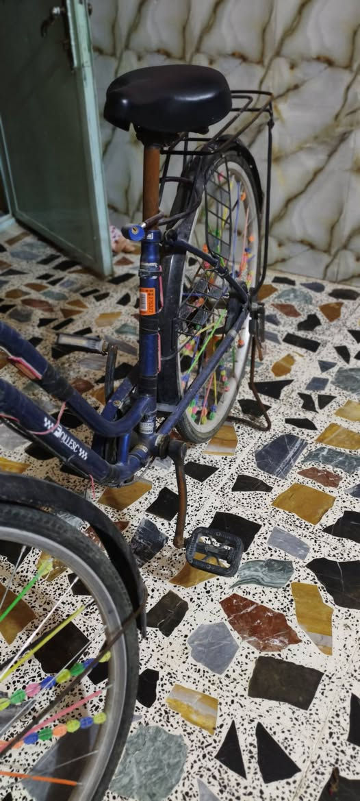 بايسكل ياباني حجم 26 لون نيلي مستخدم فقط 3 اشهر السعر ب180 وبيه مجال بسيط ومستعجل على بيعته والله ومحتاج فلوسهن🌹 رقم التواصل *********** واتساب المكان الشعب سبع قصور
