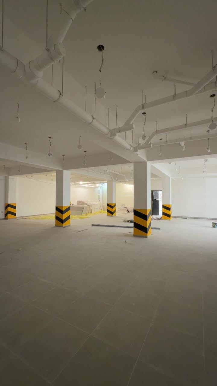 شقق للايجار 
شارع المطار خلف جامعة المشرق 
مجمع الضباط السكني 
الايجار للعوائل فقط🔺
تحتوي البناية على 12 وحدة سكنية 
وكراج 
ومصعد 
وتتوفر كل شقة سبالت وكاونتر 
الاتصال على الارقام التالية 
***********
***********
