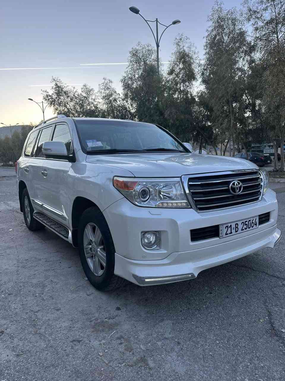 تۆیۆتا لاندکڕۆز 2015 مواسەفات GXR  
سفری شەریکەی جیهان
١٦٨هەزار حەقیقی رۆشتووە 
شەغال و دووبەسمە شەریکە 
حاسەی پێش و دوا  
فول فولە تەنها جلد نییە 
سەنەوی و ژینگە نوێیە 
تەنها دوو پەڵە ساردی هەیە 
وێنەی سۆنەرەکەیم داناوە 

گێر و مەکیەنەی بەشەرت 
هیچ کێشەیەکی تێدا نییە 

ژمارەی خاوەنەکەی 
***********
