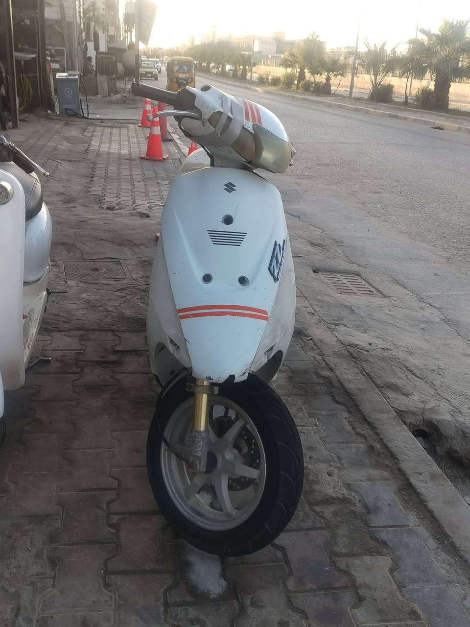 سلام عليكم سازوكي 12نضيفه شوفت عينك شغاله سلف وهندر مكينه هسه شاده صوته ناعم كربائيات شغال فقط لايت امامي واشاير محتركه كلوبات بيهن مكان ماجديه سعر 275وبيه مجال ***********
