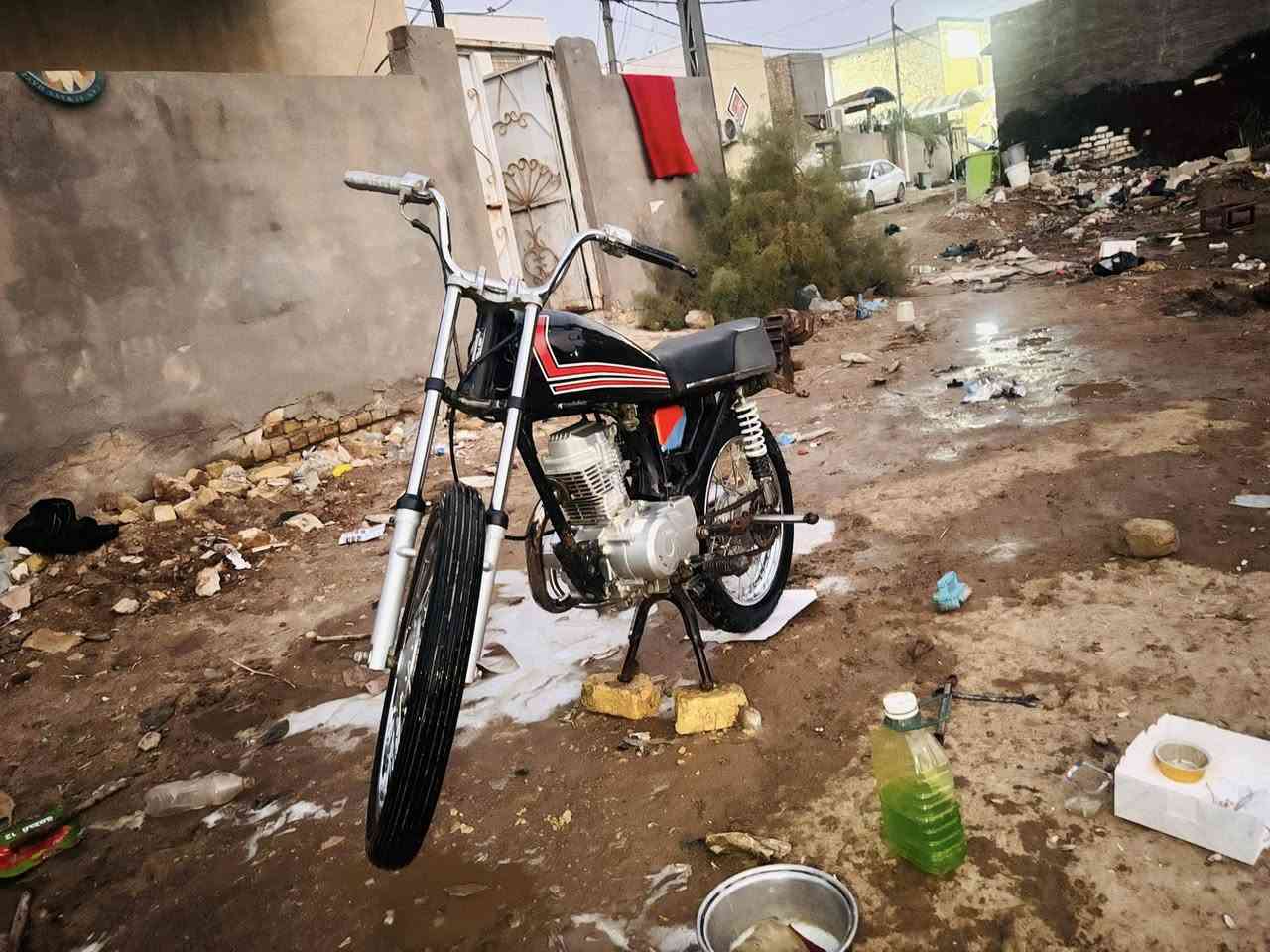 السلام عليكم دراجه للبيع او مراوس بدراجه هم حربي الدراجه تعميره 24 المكينه رابيدو والشاصي 15 ارشا اوراق اصولي السعر خاص او الاتصال على الرقم  ***********
