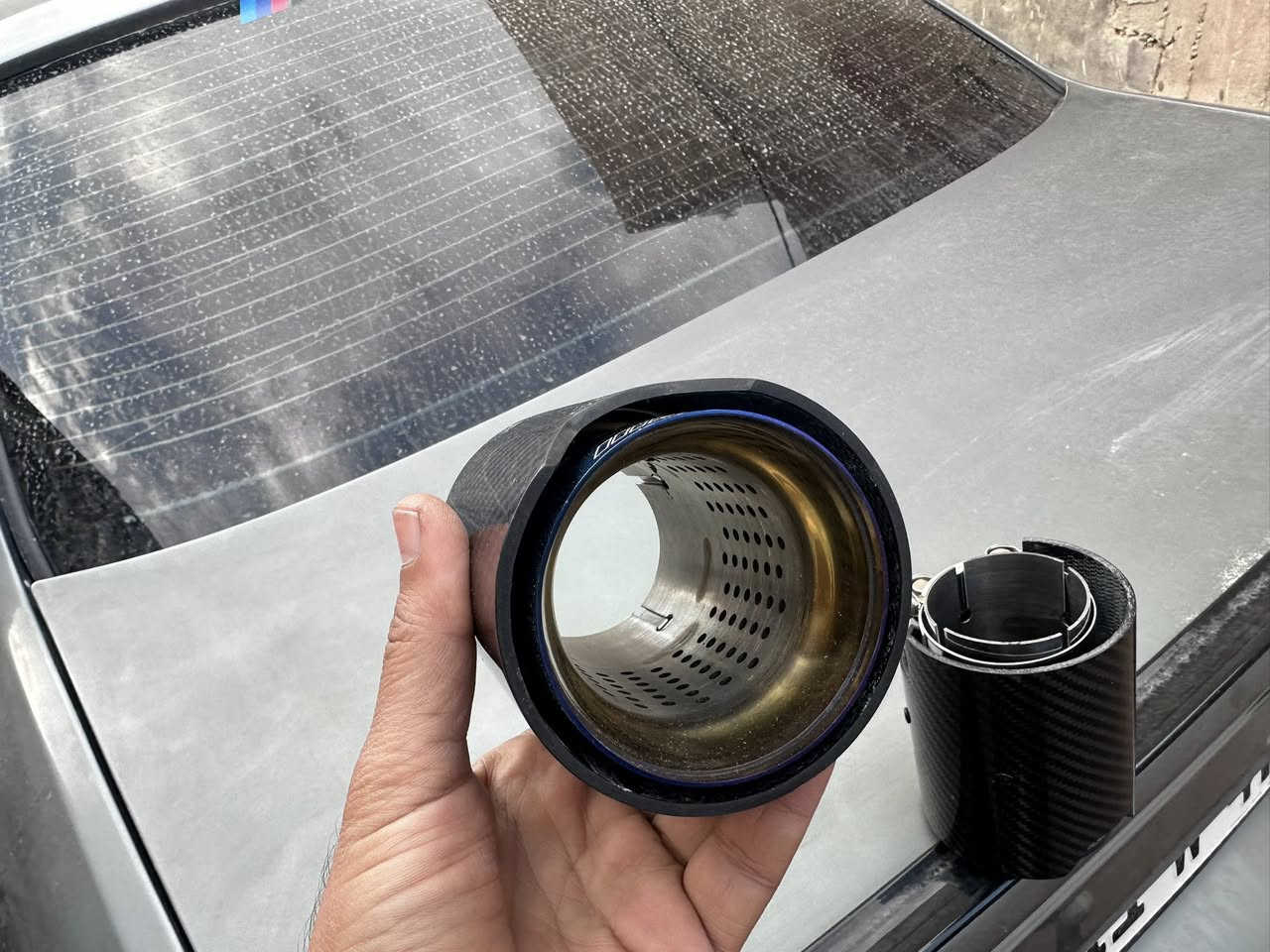 السلام عليكم. صالنصات.  كاربون فايبر. اصليات اصليات.  وزن ثقيل بشكل. يعني والله تحف.  مكاني البصره ابو صخير. ***********.
