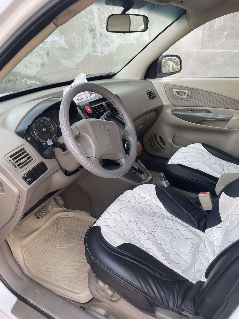 توسان 2010 محرك 2000 بدون صبغ
محرك كير كفاله
صدر جديد تخم تاير جديد
السعر 118
ديالى -دلي عباس
***********
