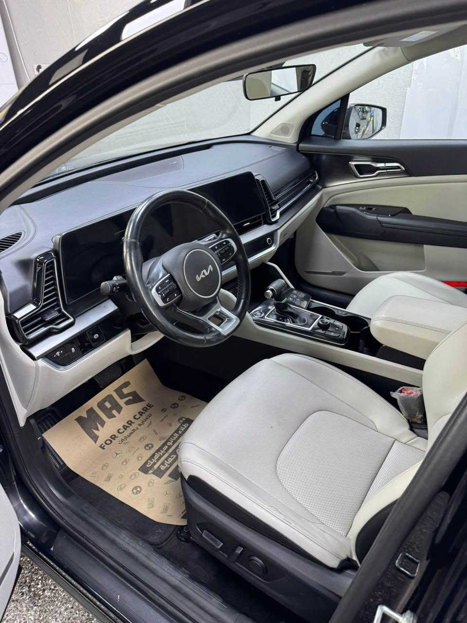 السلام عليكم
سبورتج  للبيع
مديل.  : 2023
رقم.   :    بغداد
موصفات: ،بصمه،،  جلد ابيض كراسي كهرباء وكذالك تدفئه بالكشنات، شاشه متصله،   شاحن USBوكذالك شاحن 
لاسلكي،ومود درايف، وتحكات ستيرن، ومثبت سرعه ومقود،مواصفات اهواي. 
حادث؛ السياره فقط بنيد صورالحادث مرفقه بالمنشور

الرقم ؛ ***********
متوفر خاص وتساب بغداد, العراق
