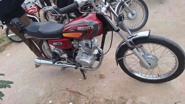 للبيع دراجه ايراني  موديل 2014اوراق اصولي   دارجه جاهزه مابيه نقص محرك بوشه وبستم مبدل سعره  ٥٥٠  بدون سبايدر مكاني رفاعي رقمي ***********
