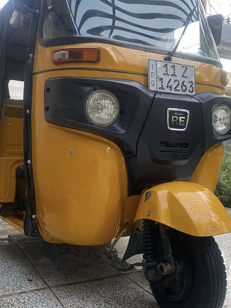 السلام عليكم تكتك ٢١ رقم وسنوية باسمي مصبوغه عام لان صاحبها جان مغير لونها للازرك ومرجعها للونها الاصفر بيها ضربه خفيفه خمس اصابع باللغد الامامي الايسر فقط ومرجع بالايد تكتك حلوه مال شغل 
تجي تاخذ احولك ثاني يوم 
الشراي يتصل واتس وبي خير ويدلل ***********
