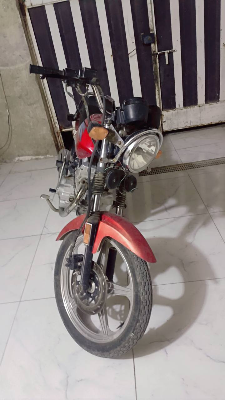 السلام عليكم دايون عضم مديل 14شهر 11 اوراق بسمي 
مكينه بس ولفات وكلجات مبدل فقط كهربائيات كله جديد وشغال 
معمره كلها قبل 4اشهر تعمير اكل مني 525الف
عارضها ب600ب550قفل بدون عمله شراي خابر وسعرها قفل سعر بيسكل شحن 
***********
