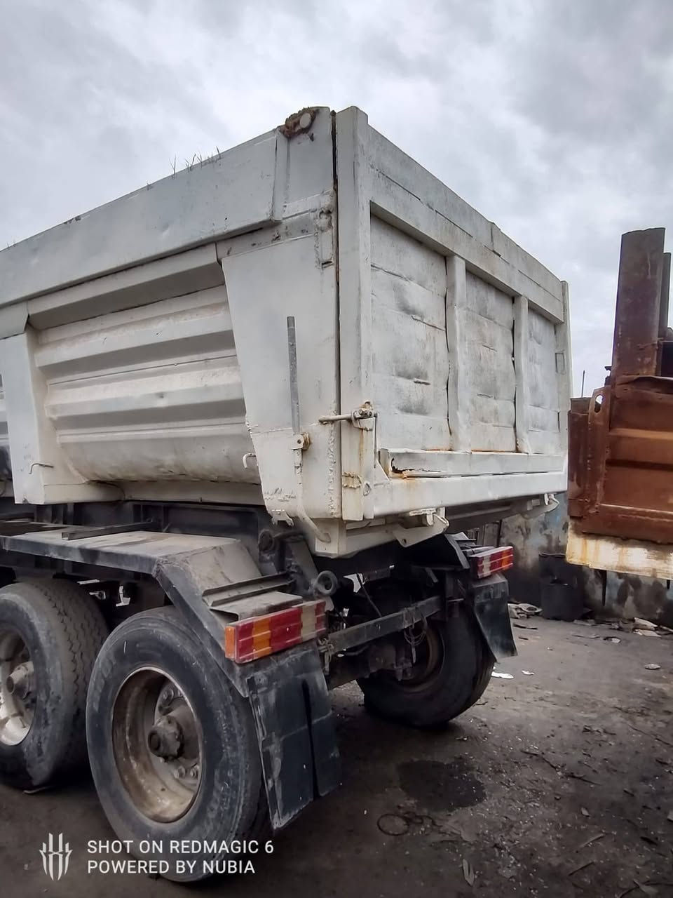 عربانه نساف للبيع 3محاور تك تاير السعر 65و بيه مجال مكان بابل ***********
