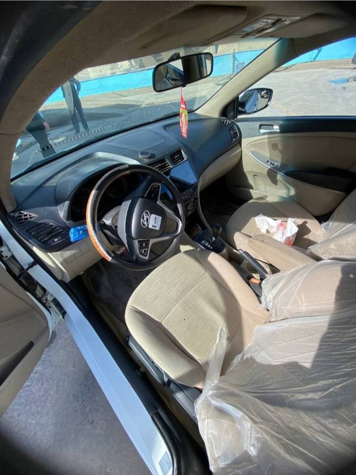 اكسنت خليجي 2015 فول مواصفات بغداد سنويه وهزه ورقم انكليزي جديد مكينه حجم 1600 دوش اصلي قطرتين  السياره جاهزه السعر 97 بيها مجال *********** كير محرك تبريد بحاله ممتازه ادامه كامله تخم تاير جديد  داخل عسلي خليجي ماشيه 92 كم السياره بدون حادث والكلام واضح بيها قطع رش بدون دواخل   مكان بغداد استفسار اكثر اتصل
