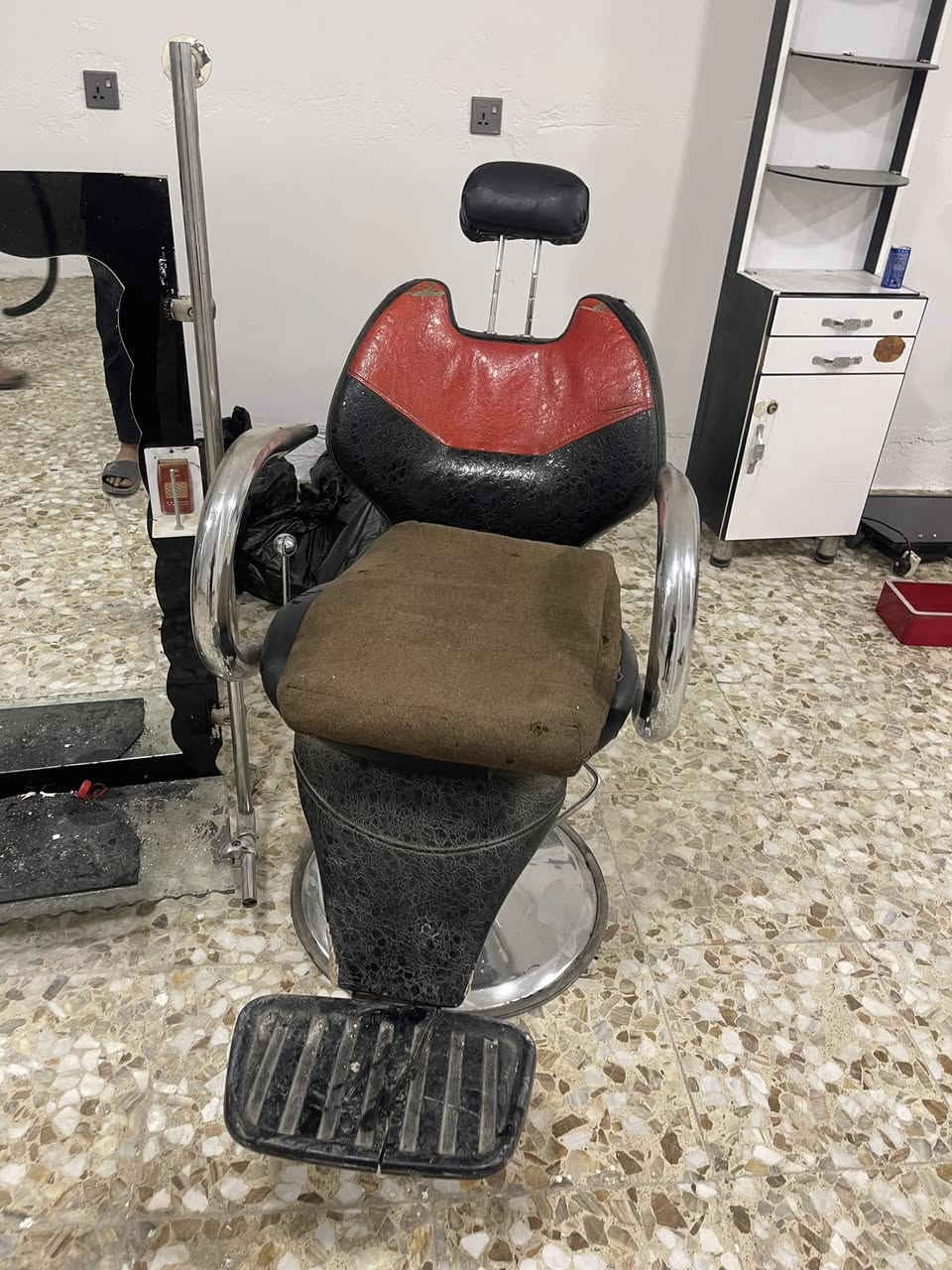 سلام عليكم
كراسي عدد 2.  
ميوزً عدد 2 قيم واخذ  
وادخلي خاص


**إذا كنت صاحب هذا الإعلان وتريد حذفه لأي سبب، رجاءا أرسل رسالة إلى الدعم الفني**