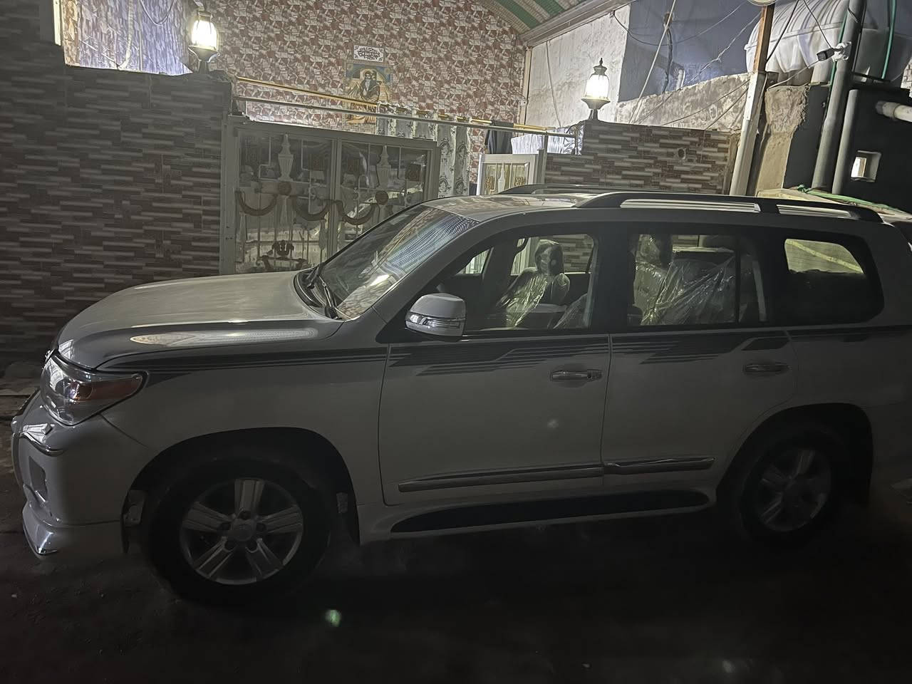 السلام عليكم ورحمة الله وبركاته
لاندكروزر بيع مستعجل 
2014
برميه السعر 330
والله متوازي 
العنوان نجف رقم 
مبيل ***********
