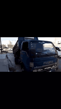 السلام عليكم 
قلاب مازدا للبيع
موديل 95 
ماكينه معمر جديد رايمن 
طخم تاير جديد 
زوج باتريات جديده 
كهربائيات شغاله كامل 
رقم نينوى باسمي الشرعي 
حصه كاز بيها 
تواصل على الارقام 
***********
***********
