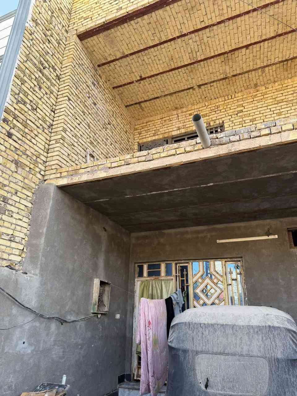 سلام عليكم بيت البيع مساحت البيت 200الماجدبه سيد جميل يم طاقه السعر 135طابو شراي نتصل ***********
