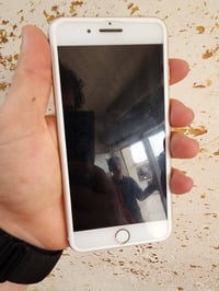 آيفون 8 بلس • ٢٥٦ • ظهر مشروخ