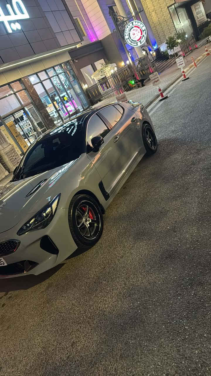 السلام عليكم
للبيع كيا ستنكر GT2 موديل 2022
رقم السليمانية
محرك 3.3 V6 توين تيربو 
كير أوتوماتيك 8 سرعات
فول مواصفات GT2

من أهم المواصفات:

* تبريد وتدفئة للمقاعد الأمامية.
* مقاعد جلد كهربائية مع حفظ وضعيات السائق.
* تدفئة للمقاعد الخلفية.
* تدفئة للمقود.
* فتحة سقف.
* شاشة كبيرة مع Apple CarPlay و Android Auto.
* نظام صوتي Harman Kardon.
* كاميرا 360°.
* حساسات أمامية وخلفية.
* رادار أمامي.
* مثبت سرعة ذكي (Adaptive Cruise Control).
* المحافظة على المسار.
* مراقبة النقطة العمياء.
* تحذير الاصطدام مع فرملة طوارئ.
* تشغيل بصمة ودخول ذكي.
* إنارة LED كاملة.
* شاحن لاسلكي للجوال.
* هيد أب ديسبلاي (HUD)
.
.السيارة عليها ويل رياضي WILD Racing

 حادثها جملغ خلفي وجنطه وبيها بنيد صبغ البجم كبس
 
للاستفسار :***********
