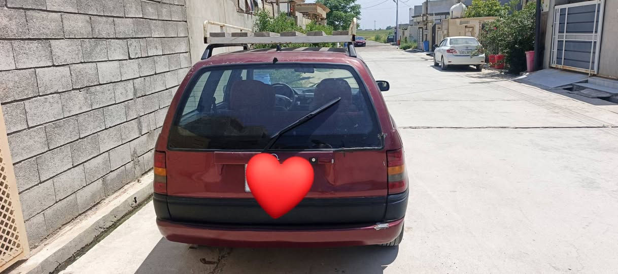 اوبل استر
موديل 95 
بدون ضرار 
دواير ودوسات ما مصلح 
محرك 20 بشرط لا صرف ولا نفخ 
كير تومتيك 
كهربائية شغاله 
سعر 53 وبي مجال 
رقم الهاتف 
***********
***********
