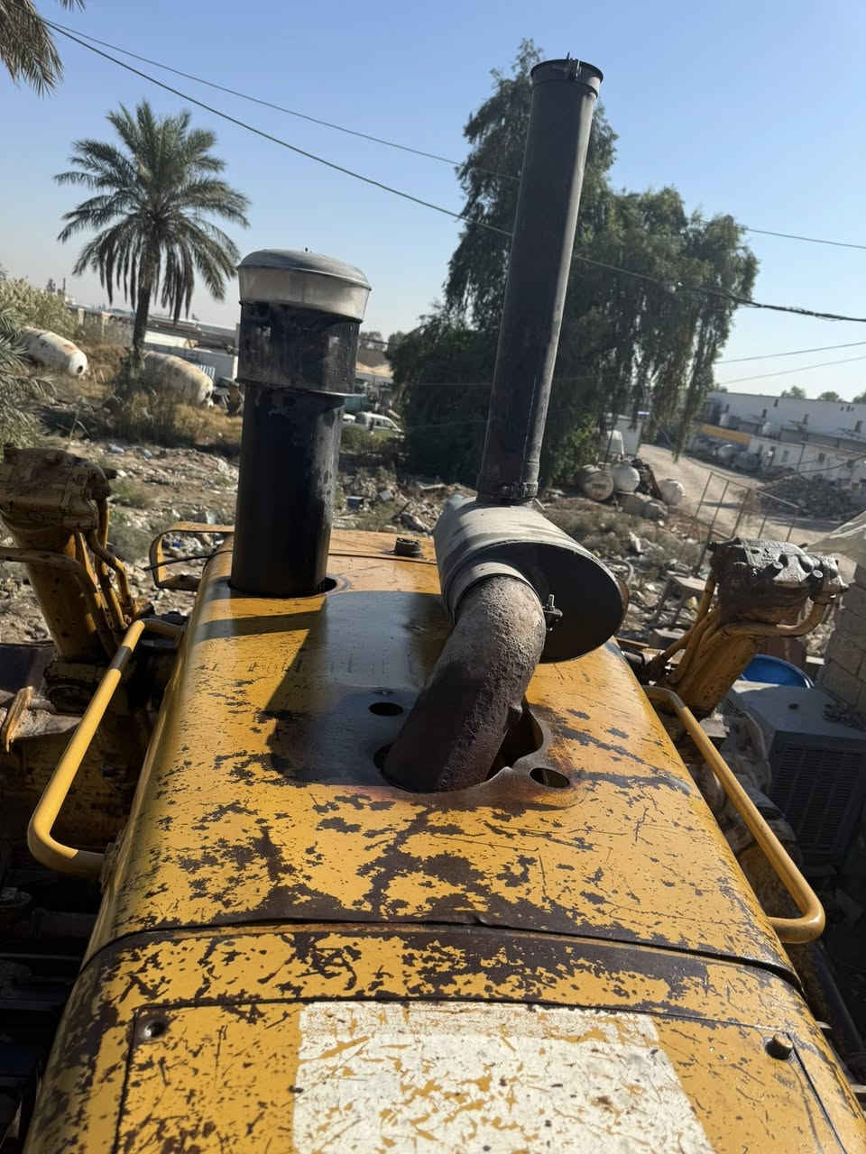 للبيع بلدوزر كتربلر جاهز للعمل 
موديل ١٩٨١
سايز ٢٥
محرك لا صرف ولا بخار 
الحزام امريكي 
الحدادية كاملة 
الستيرن والصفاح بلاديات 
رقم بغداد مشروطة التحويل 
راديتر اصلي/برادات اصلية/بمات اصلية 
لايوجد نضوح/الشاصي مكفول 
الكير ما مفتوح 
مكانهه بغداد 
عمار البديري/***********
