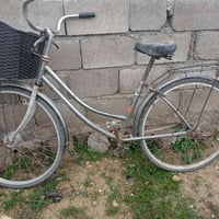 يوجد بايسكلات للبيع  الرصاصي بس چوب  والازرق بس تاير وچوب  السعر مناسب...