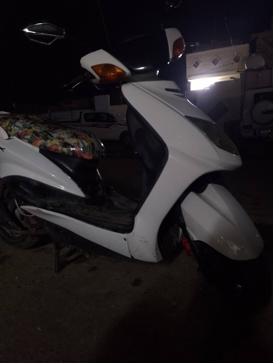 السلام عليكم شباب دراجه سكنس نثيه دراجه ما صار لها هوايه من نزلت حلوه ومرتبه شلعه ومعدل تمشي الدراجه بدون اي مشاكل سلف وهندر نكره بكل وقت الدراجه اتعب عداد سرعه اشاير زنون عالي ناصي كهربائيات مابيها نقص بيها دمام سماعتين وكارت اصليات دوشمه حلوه وكاسحه قفلها 500 بيها مجال حك الجيه لحد يتعبني رحمه لوالديكم *********** مكاني بغداد نهايه حي اور يم جامع الخلفاء
