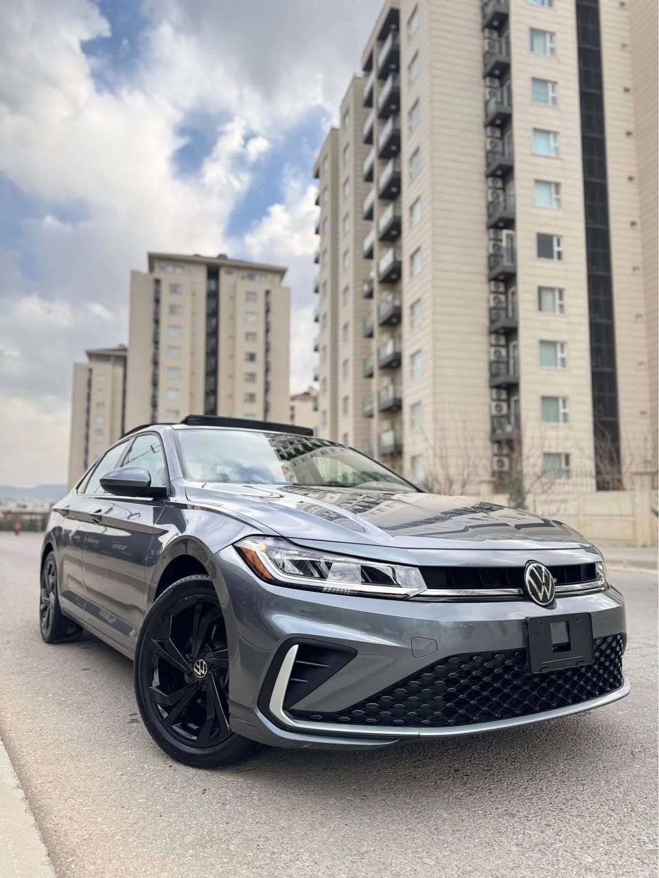 JETTA   SE
جيتا موديل 2025 مواسه فات قه پات به سمه شه غال پانوراما  شكل گوراو شاشه گه وره گيچ ئه لكتروني ناو سپي  كوشن هيته ر ته بريت له مس بريك به سمه ئوتو ستارت ته نها ١٤ هه زار روشتوه كوشن كاره با راداري بيش راداري ئاوينه ته حديد سورعه لايت ليد سه ياره كه ده عامي بو عامي به شه رت كلينه يه ك په له كارتي بچوكي هه يه بي ناو گرتن بي ئرباك شوختو چاليشي نيه سعري 195
*********** السليمانية, العراق
