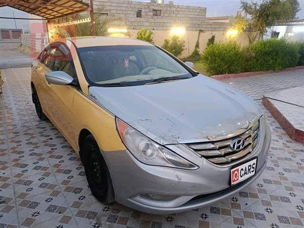 سوناتا موديل 2012 
وارد امريكي 
بيها قطعتين بدون دواخل 
محرك 2.4 
  4 سلندر شرط ما مفتوح 
داخل لونين اسود و صحراوي 
تبريد 
رقم صلاح الدين 
ما بيها اي غرامة 

السعر. 95 ورقه وبيها مجال 

شراي واتساب او عل خط ***********
