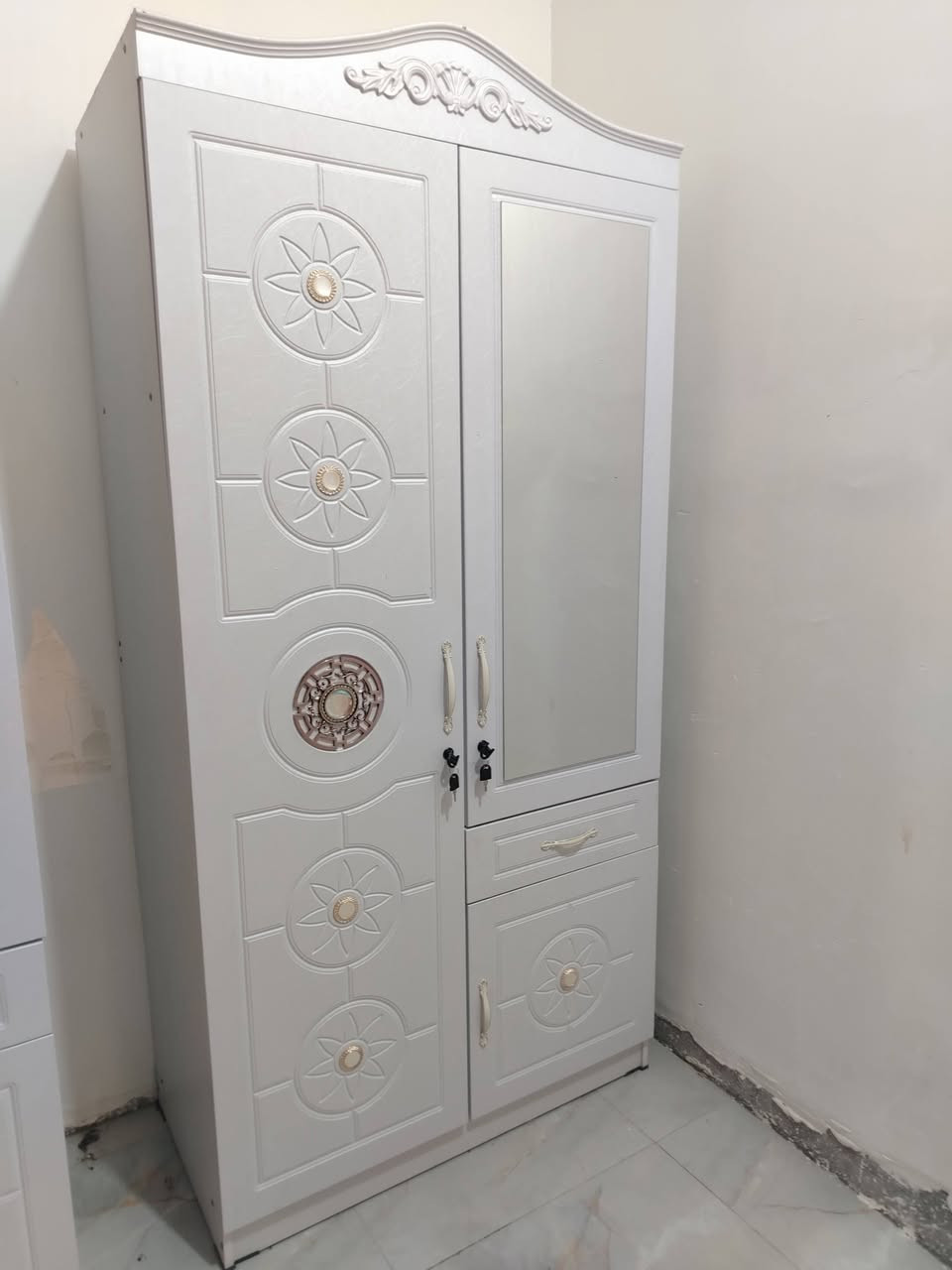 كناتير ٦ للبيع ستخدام كلش قليل كل ٣ من شكل
ناصريه مركز المدينه
***********
