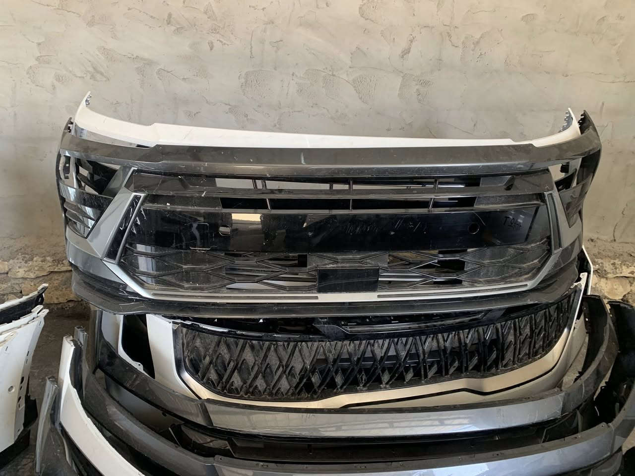 السلام عليكم ورحمة الله وبركاته تم وصل حاويه قطع غيار سيارات كوريه للبيع جمله ومفرد العنوان السماوه تقاطع الوركاء الشارع الرئيسي 
وباسعار مناسبة 
للاستفسار ***********
