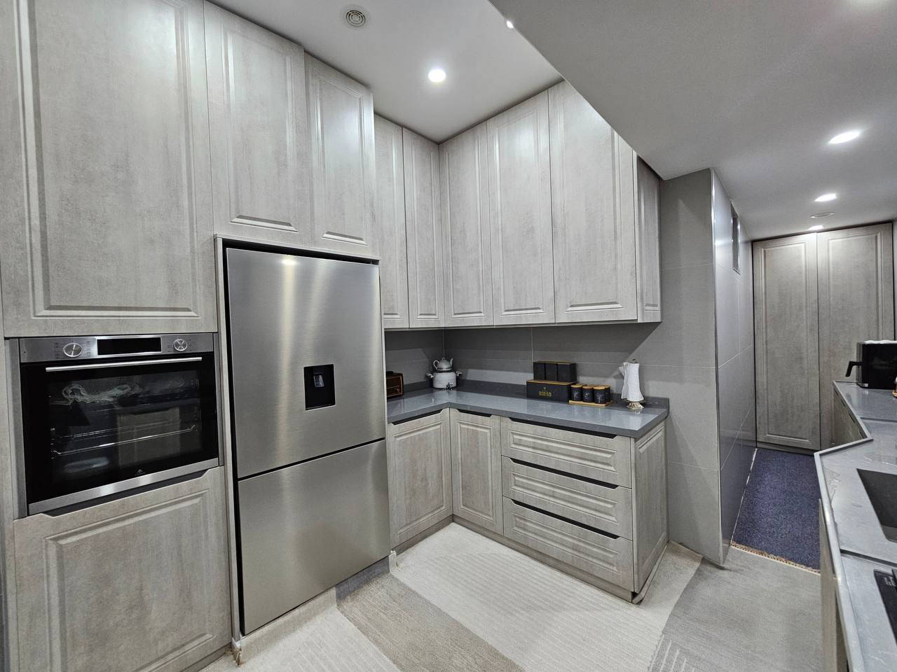 🏡 بيت VIP للبيع في أربيل الجديدة (هەولێری نوي)
فرصة سكن راقية بموقع مميز وتشطيب عالي 👌
📍 الموقع: خلف مستشفى CMC
📐 المساحة: 200 متر
🛣 شارع: 20 متري
🔹 تفاصيل البيت:
4 غرف نوم واسعة
4 حمّامات
نظام تدفئة (شوفاج)
نظام طاقة شمسية
ستائر نوافذ خارجية أوتوماتيكية
مكنسة كهربائية مركزية
مطبخ حار + مطبخ بارد (صيفي وشتوي)
اتجاه ممتاز (شروق الشمس + قبلة)
كاونتر أنيق داخل البيت
💰 السعر: 260,000 دولار
🔄 يعادل: 26 شدّة + معاملات
📞 للتواصل واتساب:
***********
✨ بيت متكامل، موقع راقي، وجاهز للسكن فوراً.

#بيت_للبيع
#بيت_VIP
#عقار_للبيع
#عقارات_اربيل
#اربيل
#هەولێر
#هەولێری_نوي
#اراضي_وعقارات
#بيوت_فخمة
#بيوت_للبيع_اربيل
#استثمار_عقاري
#سكن_راقي
#بيت_احلامك
#عقارات_العراق
