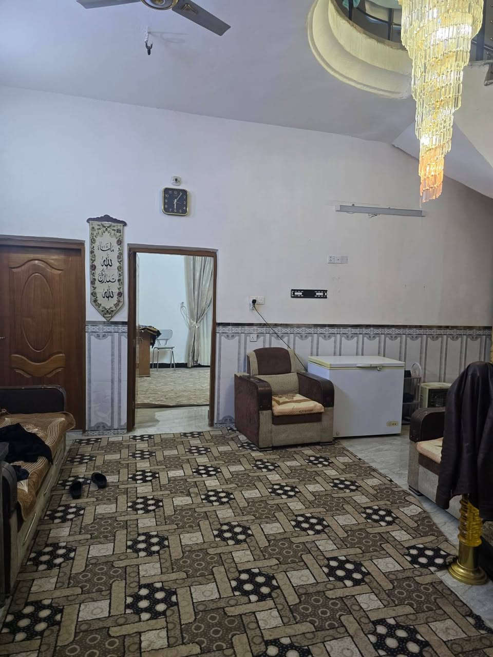 بيت طابو صرف مساحتة ٢٨٨ بناء حديث طابقين المكان الثورة الثانيه مقابيل دور الظباط داخل الفرع  عالي عن الشارع وسيراميك كامل كله حديث  البيت ٥ غرف  فوك من ضمنها مشتمل معزول ومحل كلها من ضمن البيت واليشتري يكدر ايسوي ٣ مشتملات  السعر ١٩٥ خدمات كامله تبليط ومجاري ومي السعر ١٩٥ وبي مجال للاستفسار اكثر اتصل علرقم ***********
