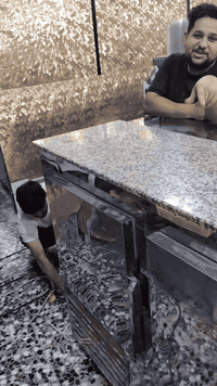 عارضه كيك للبيع شرط التبريد مكاني نجف وعندي توصيل *********** بي واتساب وسعره بمليون وربع وبيه مجال
