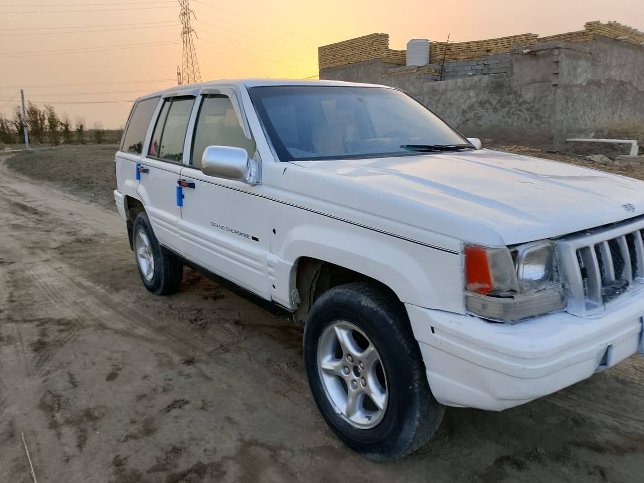 شيروكي موديل94 رقم ميسان ألماني 
بدون تحويل 
محرك وكير ففتي شرط الفحص سياره مرتبه وجاهزه وترايك وين ما تريد 
أتعهد عن السرقه والدين وأي شيء عليها 
خاص ما اجاوب اكتفي بالاتصال 
سعر 19
عنوان ناصرية داخل المركز ***********
